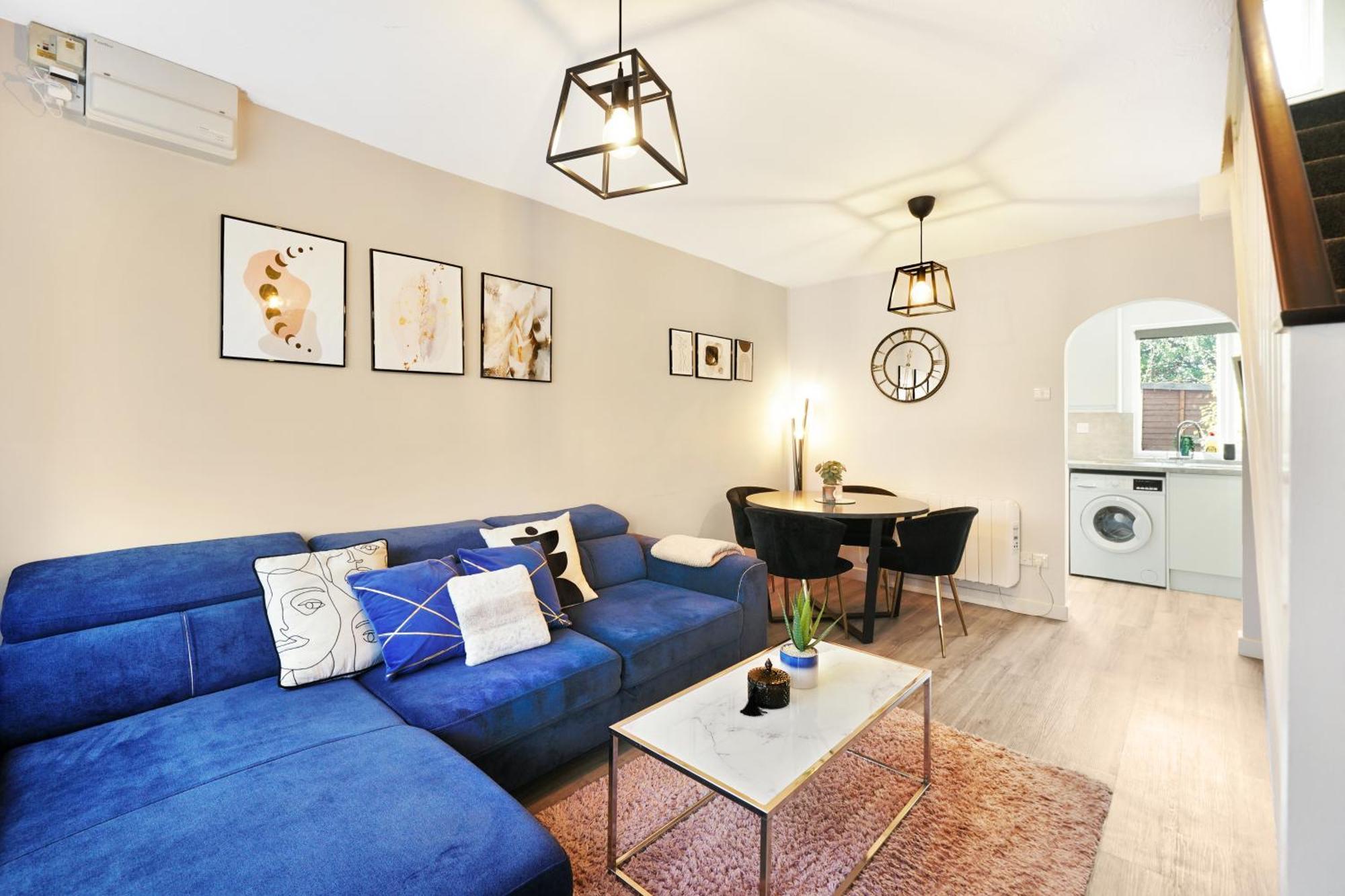 Cosy Corner In Aylesbury Near Stoke Mandeville Hospital & Town Centre With Private Parking Экстерьер фото
