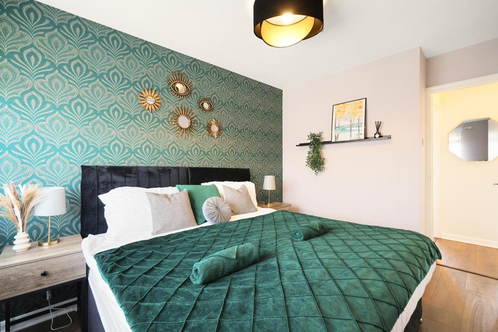 Cosy Corner In Aylesbury Near Stoke Mandeville Hospital & Town Centre With Private Parking Экстерьер фото