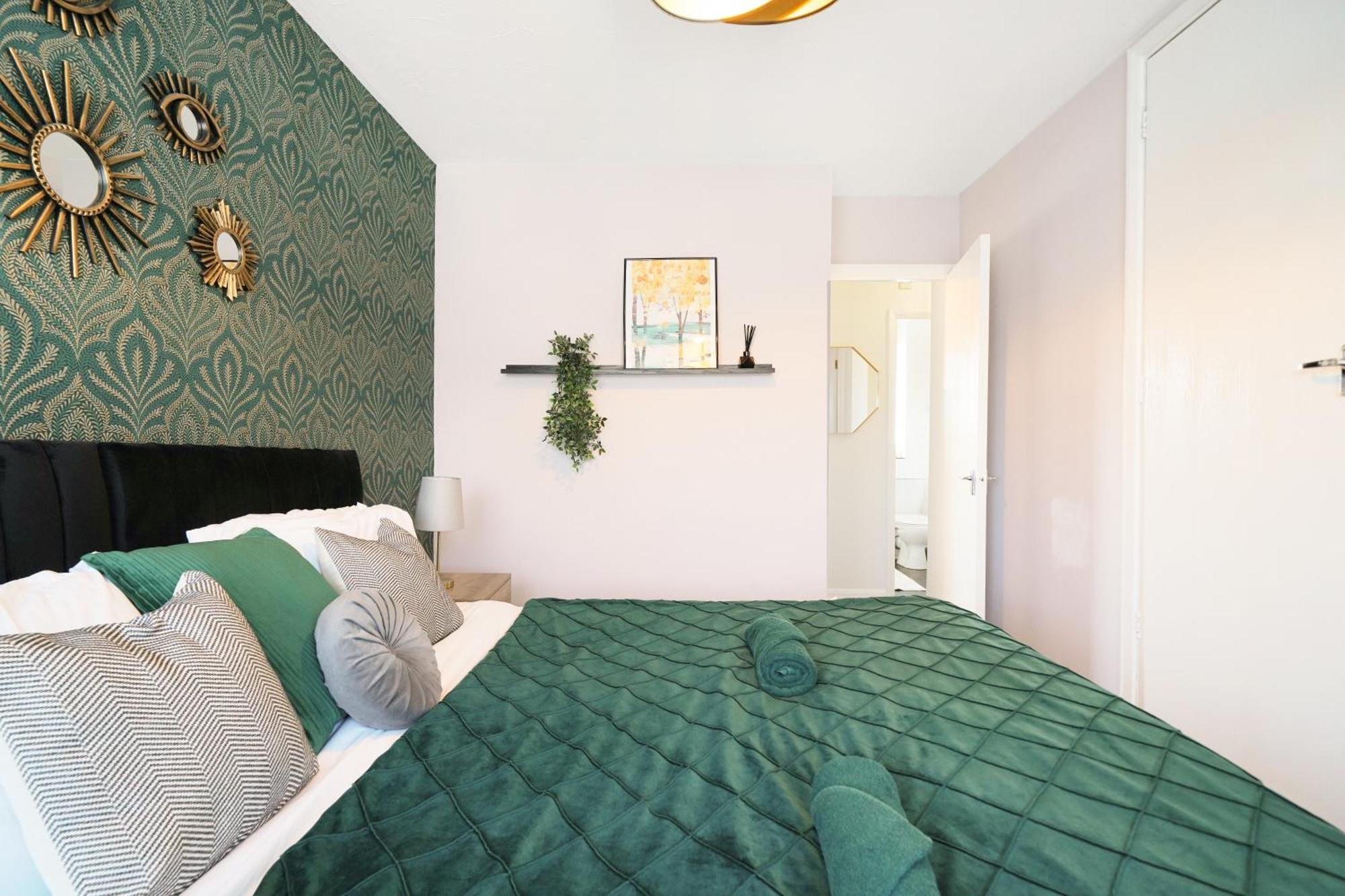 Cosy Corner In Aylesbury Near Stoke Mandeville Hospital & Town Centre With Private Parking Экстерьер фото