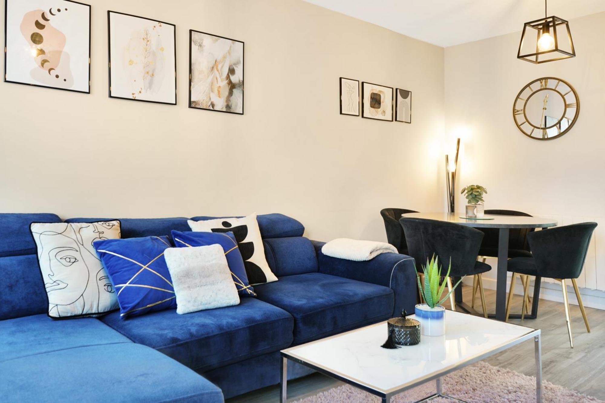 Cosy Corner In Aylesbury Near Stoke Mandeville Hospital & Town Centre With Private Parking Экстерьер фото